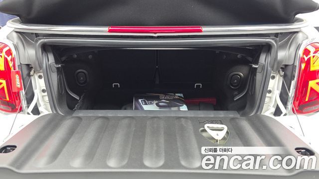 Mini Cooper Convertible 2024 — photo 20