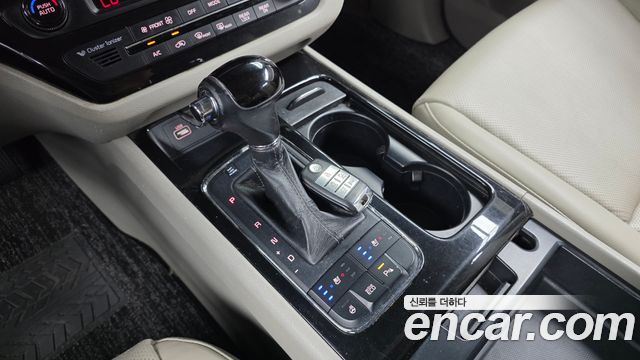 Kia Canival 2016 — photo 9