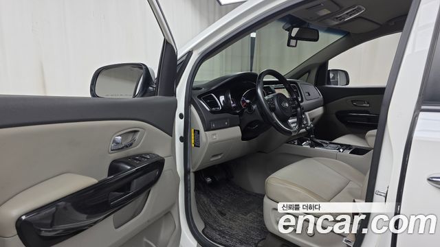 Kia Canival 2016 — photo 10