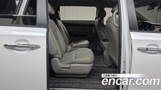 Kia Canival 2016 — photo 12