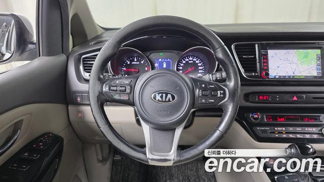 Kia Canival 2016 — photo 13
