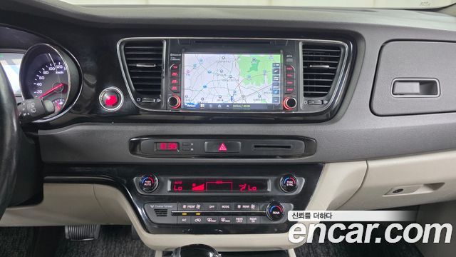 Kia Canival 2016 — photo 14
