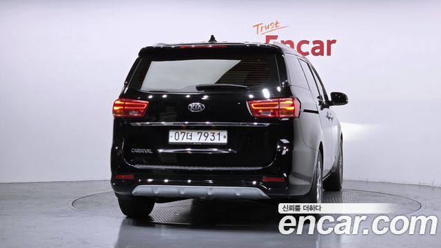 Kia Canival 2019 — photo 4