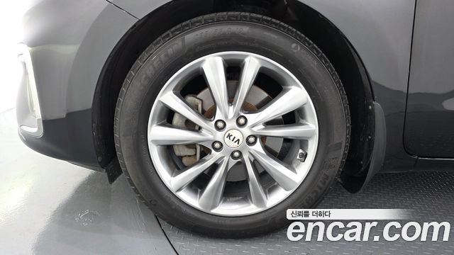 Kia Canival 2019 — photo 5