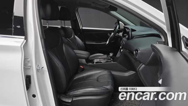 Hyundai Santafe 2019 — photo 16