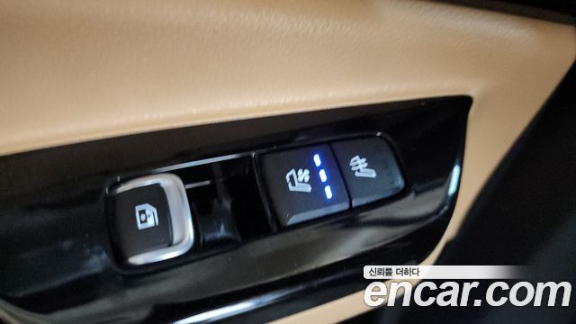 Kia Canival 2021 — photo 32