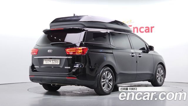 Kia Canival 2019 — photo 2