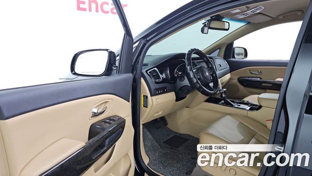 Kia Canival 2019 — photo 13