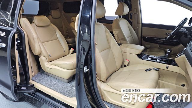 Kia Canival 2019 — photo 17