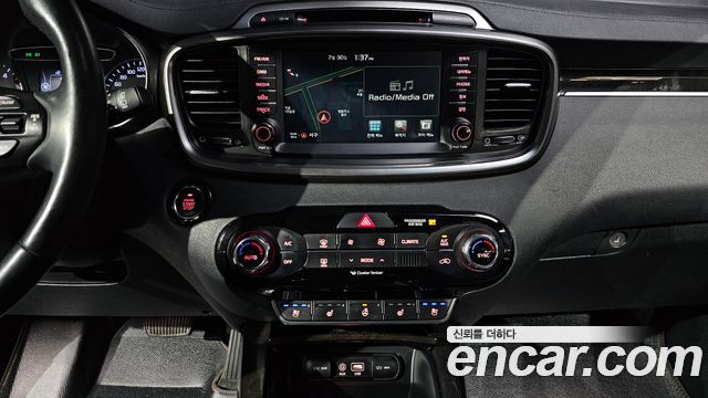 Kia Sorento 2017 — photo 18