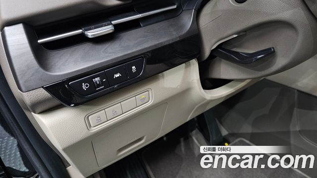 Kia Canival 2021 — photo 23