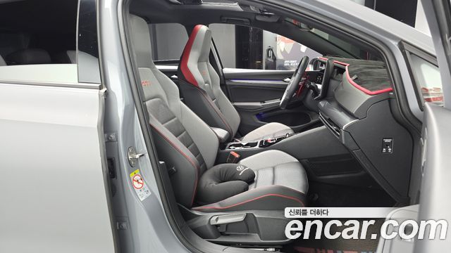 Volkswagen Golf 2025 — photo 17