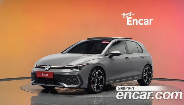 Volkswagen Golf 2025 — photo 1
