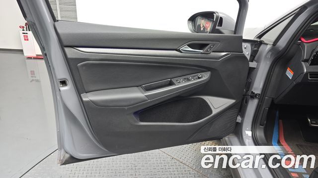 Volkswagen Golf 2025 — photo 14