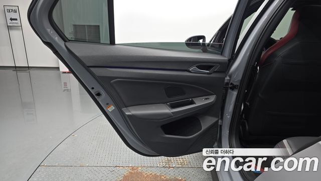 Volkswagen Golf 2025 — photo 15
