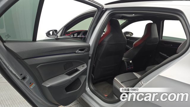 Volkswagen Golf 2025 — photo 16