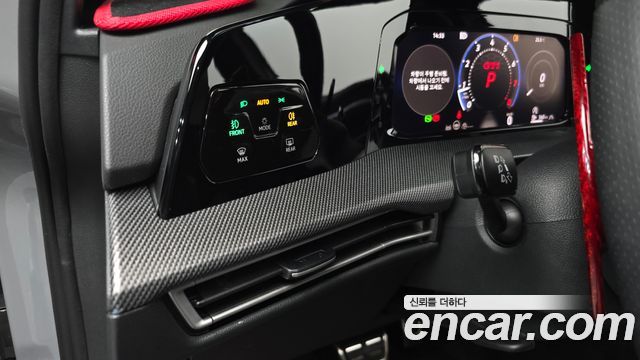Volkswagen Golf 2025 — photo 28