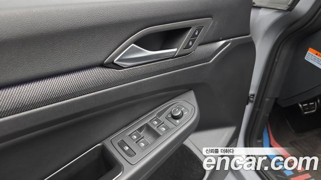 Volkswagen Golf 2025 — photo 31