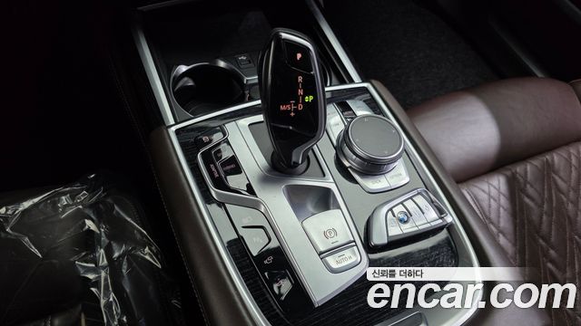 BMW 7-Series 2021 — photo 9