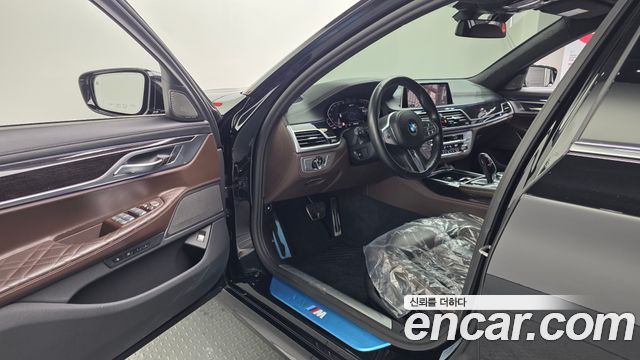BMW 7-Series 2021 — photo 10