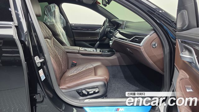 BMW 7-Series 2021 — photo 11