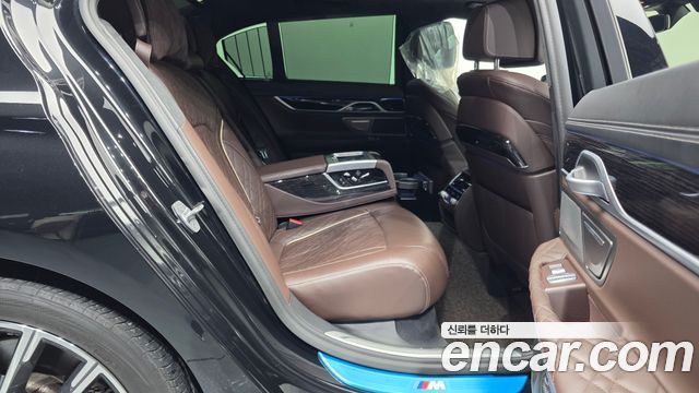 BMW 7-Series 2021 — photo 12