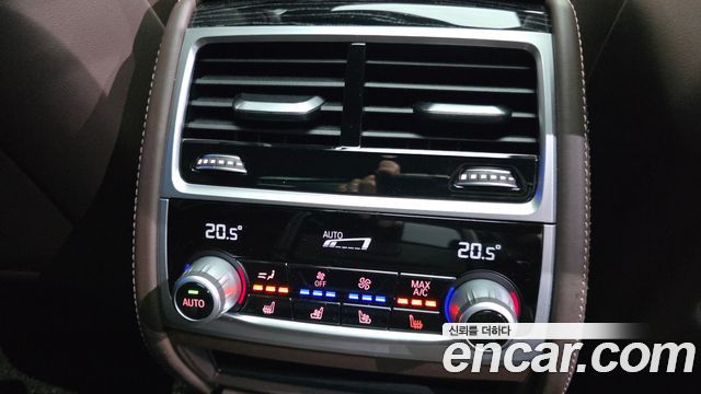 BMW 7-Series 2021 — photo 17