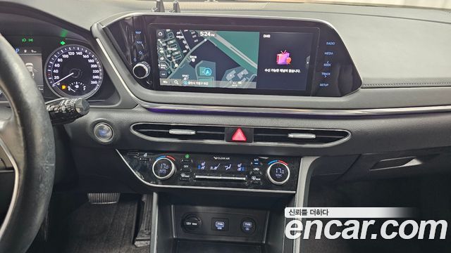 Hyundai Sonata 2022 — photo 18