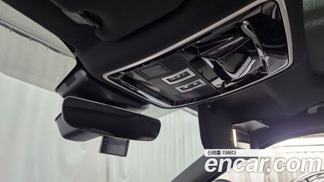 Land Rover Range Rover Velar 2018 — photo 17