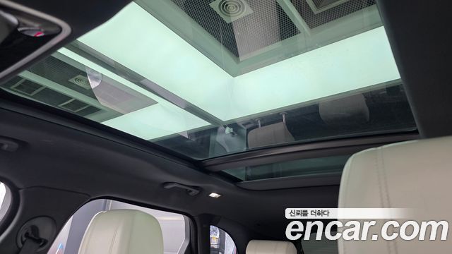 Land Rover Range Rover Velar 2018 — photo 18