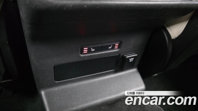 Land Rover Range Rover Velar 2018 — photo 19