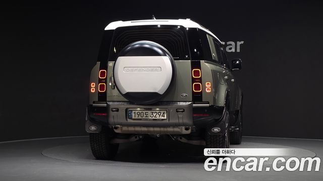 Land Rover Defender 2022 — photo 4
