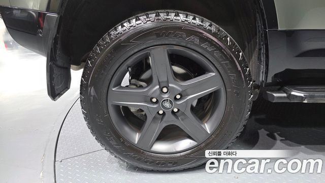 Land Rover Defender 2022 — photo 5