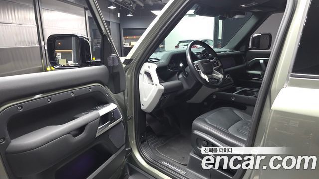 Land Rover Defender 2022 — photo 13