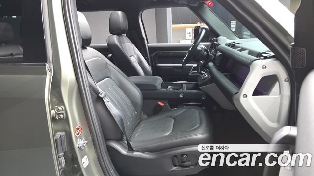 Land Rover Defender 2022 — photo 17