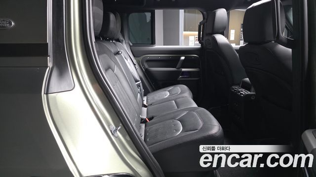 Land Rover Defender 2022 — photo 18