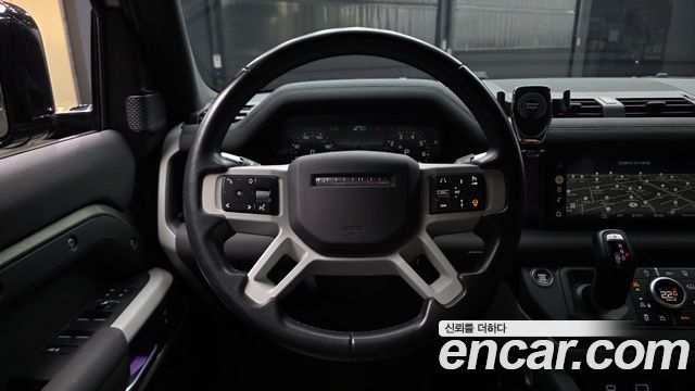 Land Rover Defender 2022 — photo 19