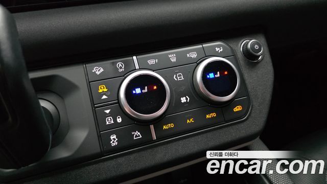 Land Rover Defender 2022 — photo 25