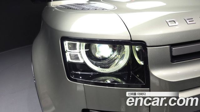 Land Rover Defender 2022 — photo 8