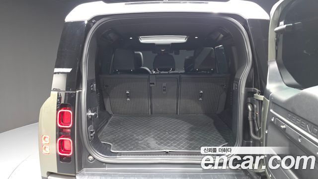 Land Rover Defender 2022 — photo 32