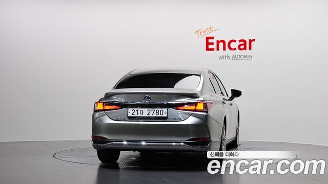 Lexus ES 2019 — photo 4