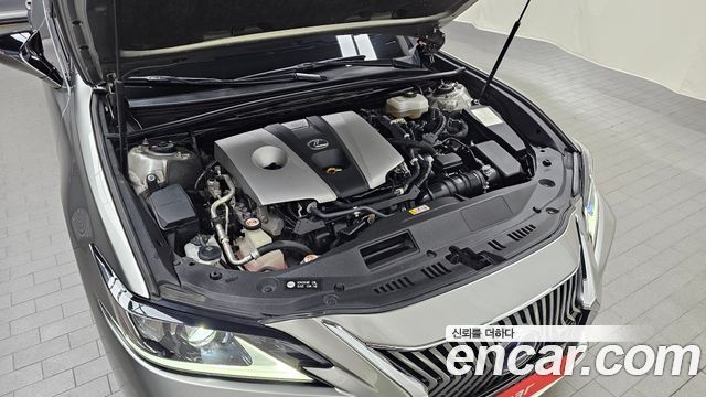 Lexus ES 2019 — photo 6