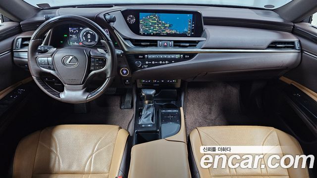Lexus ES 2019 — photo 7