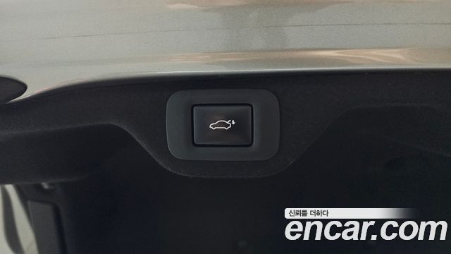 Lexus ES 2019 — photo 20