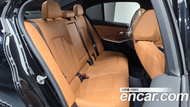 BMW 3-Series 2024 — photo 17
