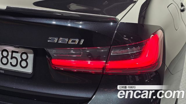BMW 3-Series 2024 — photo 9