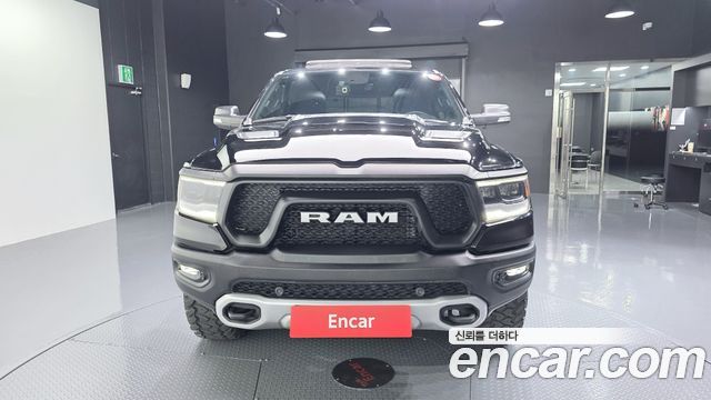 Dodge Ram Pick Up 2020 — photo 3