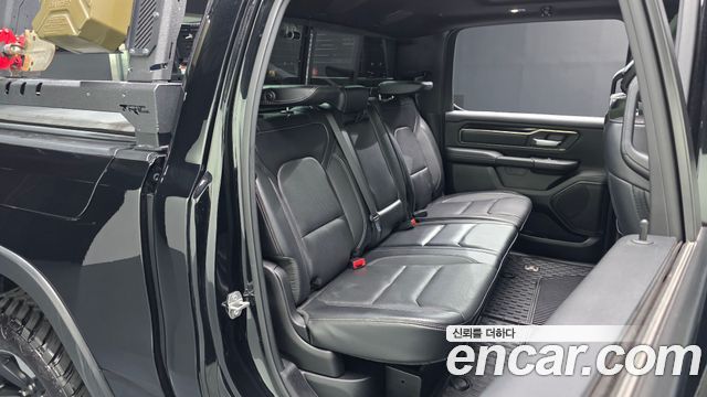 Dodge Ram Pick Up 2020 — photo 17