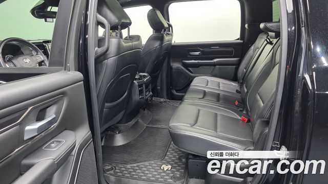 Dodge Ram Pick Up 2020 — photo 18