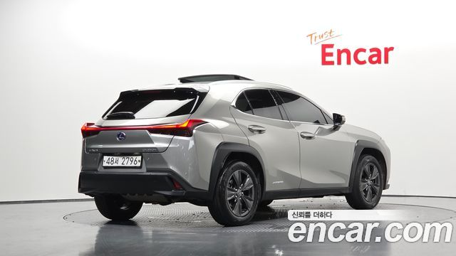 Lexus UX 2019 — photo 2